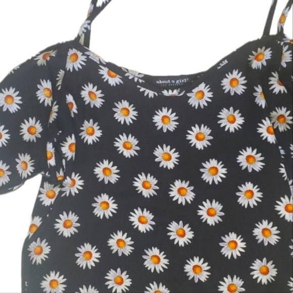 About a Girl Cold Shoulder Black Daisy Top - S - Picture 4 of 10